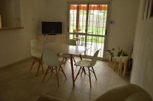 Μια τηλεόραση ή/και κέντρο ψυχαγωγίας στο SUNNY HOUSE BOULEVARES 5pax