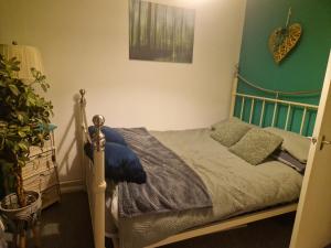 a bed in a bedroom with a green wall at Double room in Elloughton