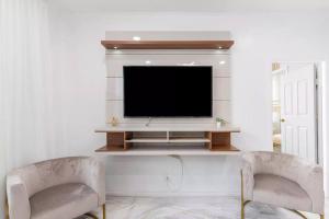 A television and/or entertainment centre at Luxury Living in the Heart of NY!