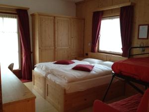 Posteľ alebo postele v izbe v ubytovaní B&B Rendena Chalet