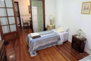 Ένα ή περισσότερα κρεβάτια σε δωμάτιο στο ¡Tu refugio acogedor en pleno centro de Buenos Aires! +6 φωτογραφίες