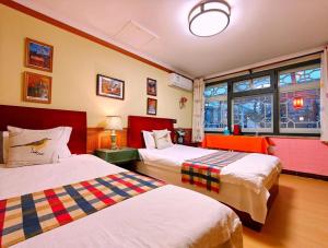 Beijing Badaling Great Wall Caos Courtyard Hostel 1VIP service 2Ancient style Chinese yard 3 only 15 minutes walk to the Badaling Great Wall 4 be your free advisor 5 offer private guided tour 6 experience local food and culutre客房内的一张或多张床位