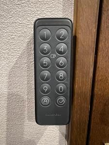 un mando a distancia está sujeto a una pared en H,U,B Unzen - Vacation STAY 74185v en Unzen