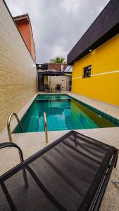 a swimming pool in the middle of a building at Chalé Amarelo in Itanhaém