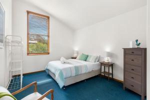Postel nebo postele na pokoji v ubytování Aquarius Beach Stay - Belle Escapes Jervis Bay