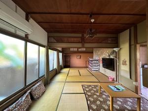 TV a/nebo společenská místnost v ubytování ビーチハウス沼津Beach house numazu ビーチ至近
