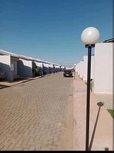 a car driving down a street next to a street light at Casa km 07 BR 040 in Cidade Ocidental