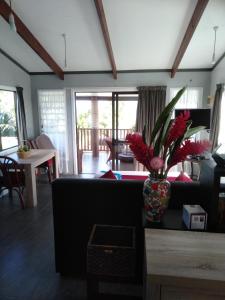 Area tempat duduk di Te Moana Nui Villas