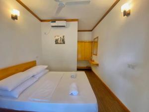 Postel nebo postele na pokoji v ubytování BLU Dhihffushi