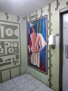 a bathroom with a large painting on the wall at apartamento in Recife