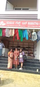 入住Mamatha Guest inn的客人