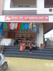 入住Mamatha Guest inn的客人