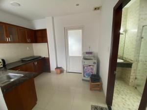 Kuchyň nebo kuchyňský kout v ubytování Đức Anh HoTel Vũng Tàu