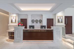 A área de receção ou átrio de Riviera Rayhaan by Rotana Doha
