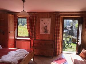 a bedroom with a picture of a polar bear on the wall at Appartamento Monte Rosa in Champoluc