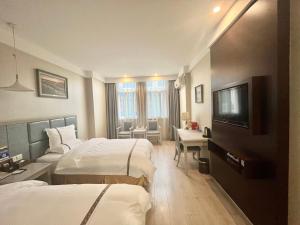 A bed or beds in a room at Tianshui Times Hotel Zhangjiagang