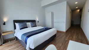 Postel nebo postele na pokoji v ubytování The Penthouse and Suite SGR Melaka