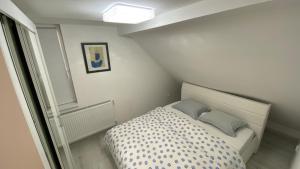 A bed or beds in a room at Diamond house