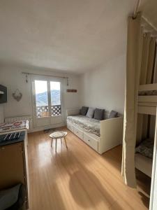 Postel nebo postele na pokoji v ubytování Le shuss 5 la foux D allos