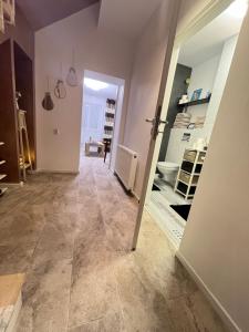 a room with a hallway with a tile floor at Sal Apart in Timişoara