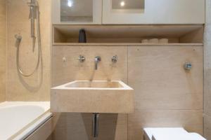 a bathroom with a sink and a shower at Elegant 1-BR Retreat in Ilford Centre in Ilford +38 photos