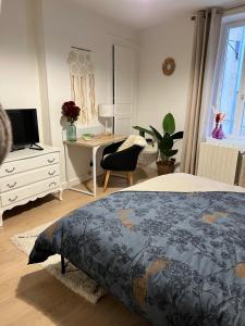 Postel nebo postele na pokoji v ubytování L’escapade moulins