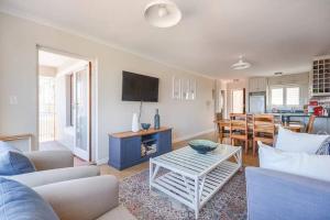 Η κουζίνα ή μικρή κουζίνα στο Sea, Sun, Kalk Bay, Dalebrook +24 φωτογραφίες