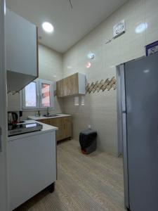 Bareeq Rest House的厨房或小厨房