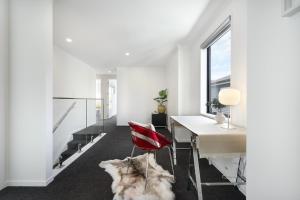 Χώρος καθιστικού στο Fabulous River View - Brand New House In Hamilton