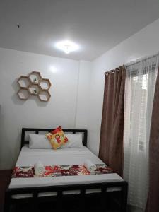 a bedroom with a bed and a window at Alec Lodge in Coron