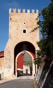 an archway to a building with a tower at Alloggio La Torre Fossanova in Priverno