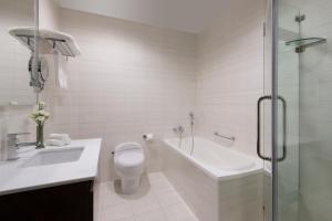 Koupelna v ubytování Marriott Executive Apartments City Center Doha