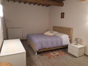 a small bedroom with a bed and a table at Il casale del Trebbio in Pila