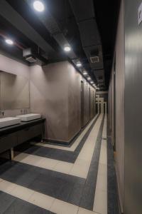 Fotografie z fotogalerie ubytování NapTapGo - Japanese Premium POD Hotel - Walk to Noida Electronic City Metro! Wifi, Lounge v destinaci Noida