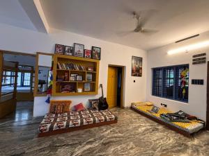 Barefoot Hostels, Varkala的休息区