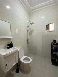 Ένα μπάνιο στο KMR Apartment - Kumba