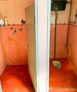 a bathroom with a shower with a toilet in it at D'JERAI HOMESTAY in Guar Chempedak