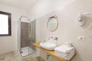 Koupelna v ubytování B&B Torre dei Monaci