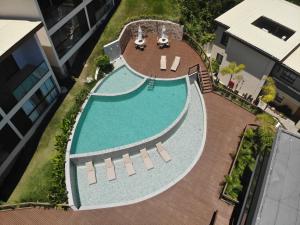 an overhead view of a swimming pool in a building at Morada do Sol Flat in Morro de São Paulo