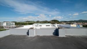 uma vista do telhado de um edifício em The Terrace em Ponta Delgada