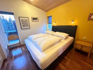 a bedroom with a large bed in a room at Steinsholt - Birta Rentals in Hella