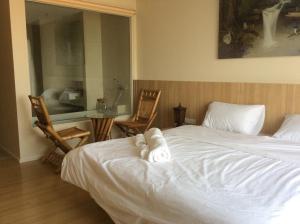 Кровать или кровати в номере Himawari at condominium