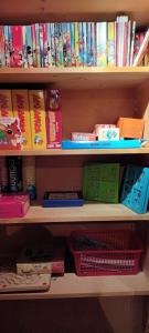 a book shelf filled with lots of books at Akolampi cottage in Impiö