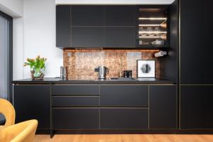 Kuchyň nebo kuchyňský kout v ubytování Luxury sea view studio apartment in a skyscraper! + 34 fotografií