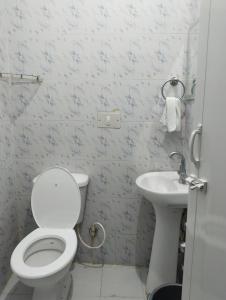 Koupelna v ubytování Srinilayam