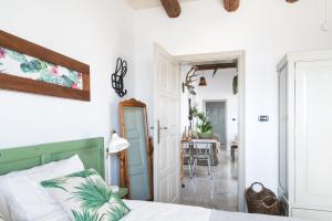Ένα ή περισσότερα κρεβάτια σε δωμάτιο στο Casa Botanica - Central Island Location - 10 mins drive to Famara and La Santa