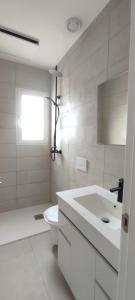 Kylpyhuone majoituspaikassa Eco Home Alpera 2