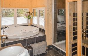 Ein Badezimmer in der Unterkunft Stunning Home In Turrach With 4 Bedrooms And Sauna