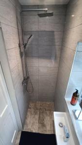 a bathroom with a shower and a sink at CNTRL Reading Modernized 3 bedroom House in Reading