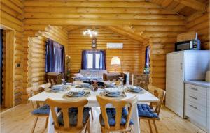 Η κουζίνα ή μικρή κουζίνα στο Awesome Home In Petrinja With Sauna